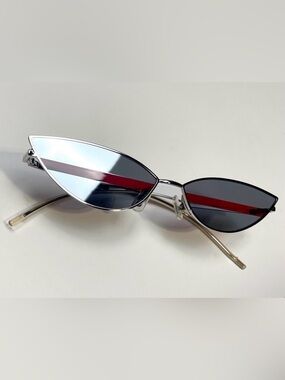 Gentle Monster POXI -02 Silver/Maroon
Slim Cat-eye Mirrored Sunglasses UNISEX